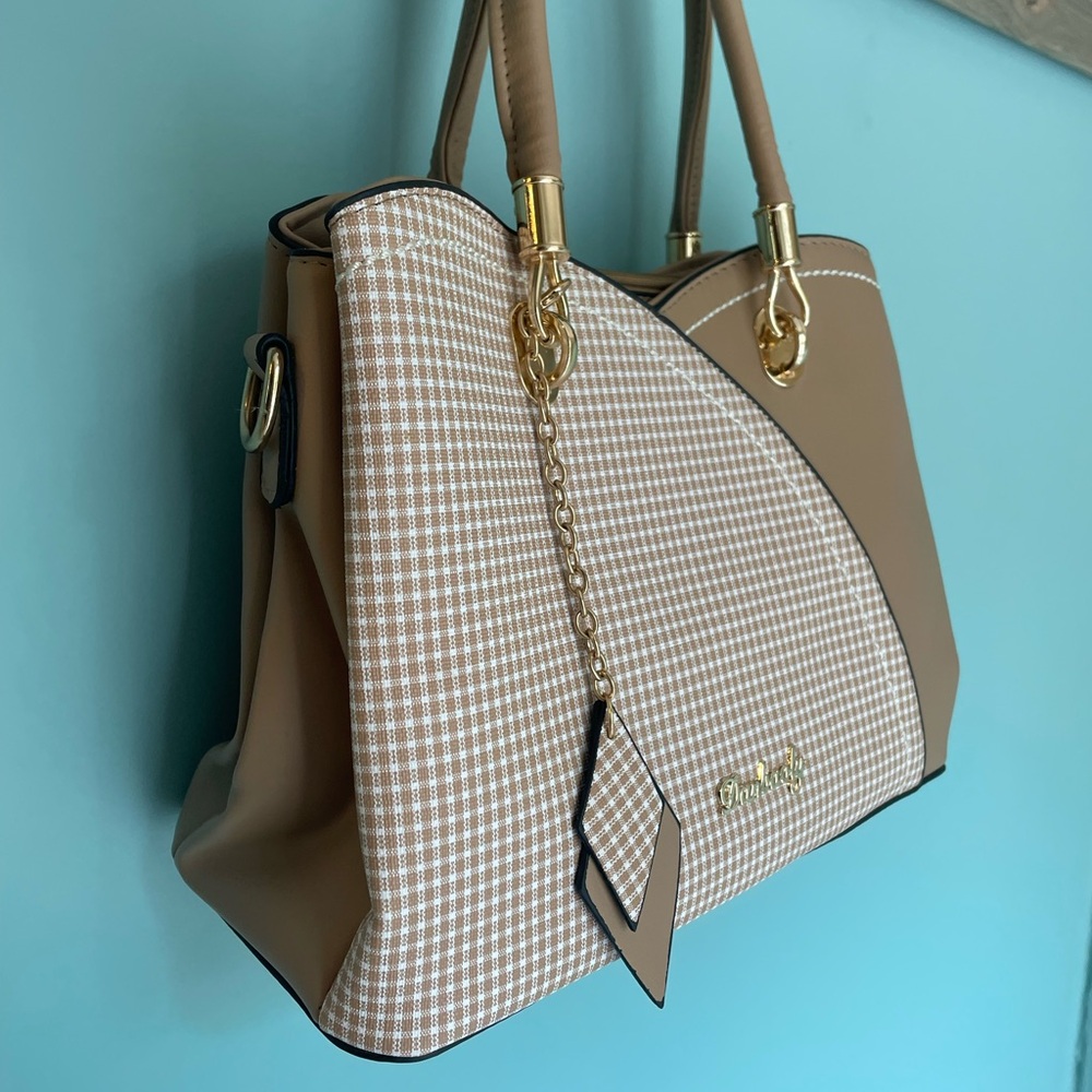 Chic Danbaloy Tan and Cream Satchel Purse  Like New Condition!!! - Picture 2 of 13